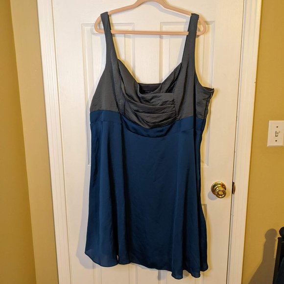 Jump Girl Sleeveless Gray & Blue Satin Dress w/Front Pleats - size 3X - Picture 3 of 7